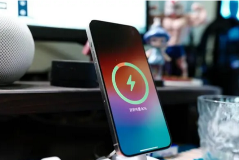 焦作苹果15换屏服务分享用什么充电器给iPhone15充电更好 